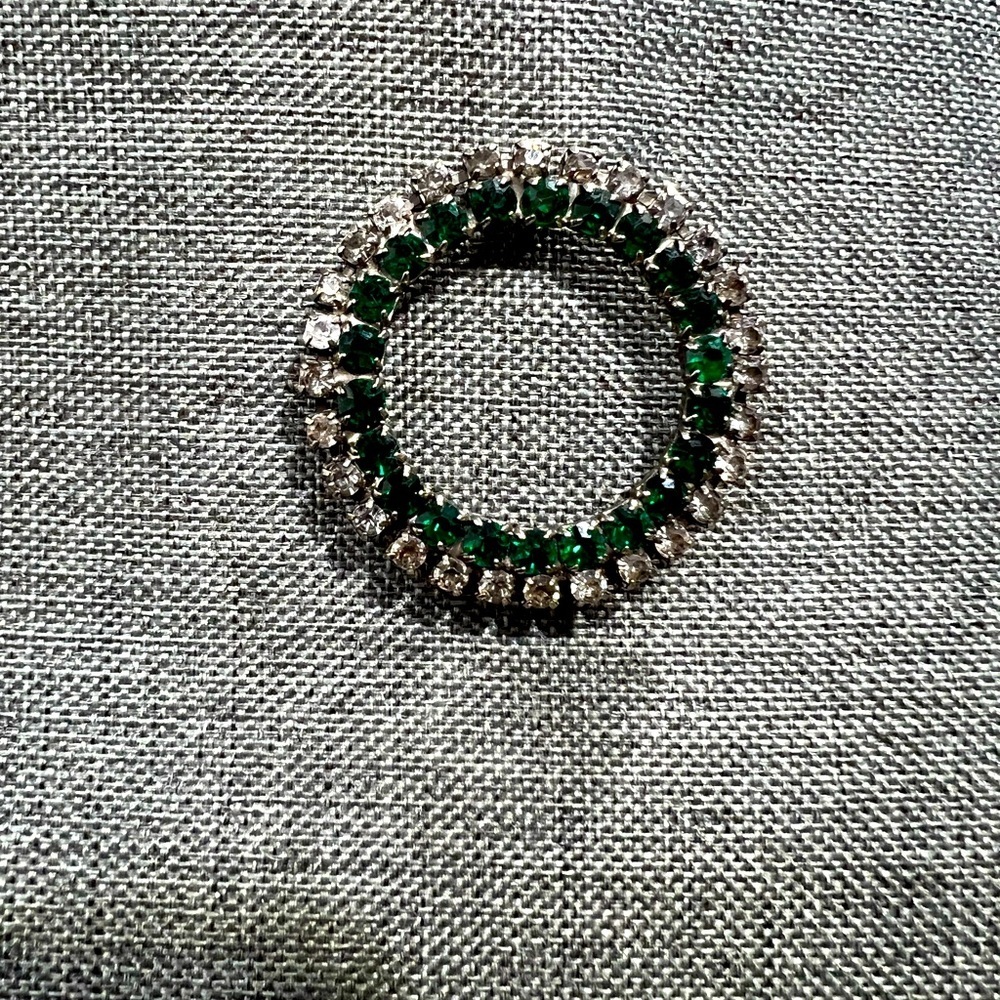 Costume jewelry Pendant Emerald Green Center And Diamonds on the Outer Ring☑️